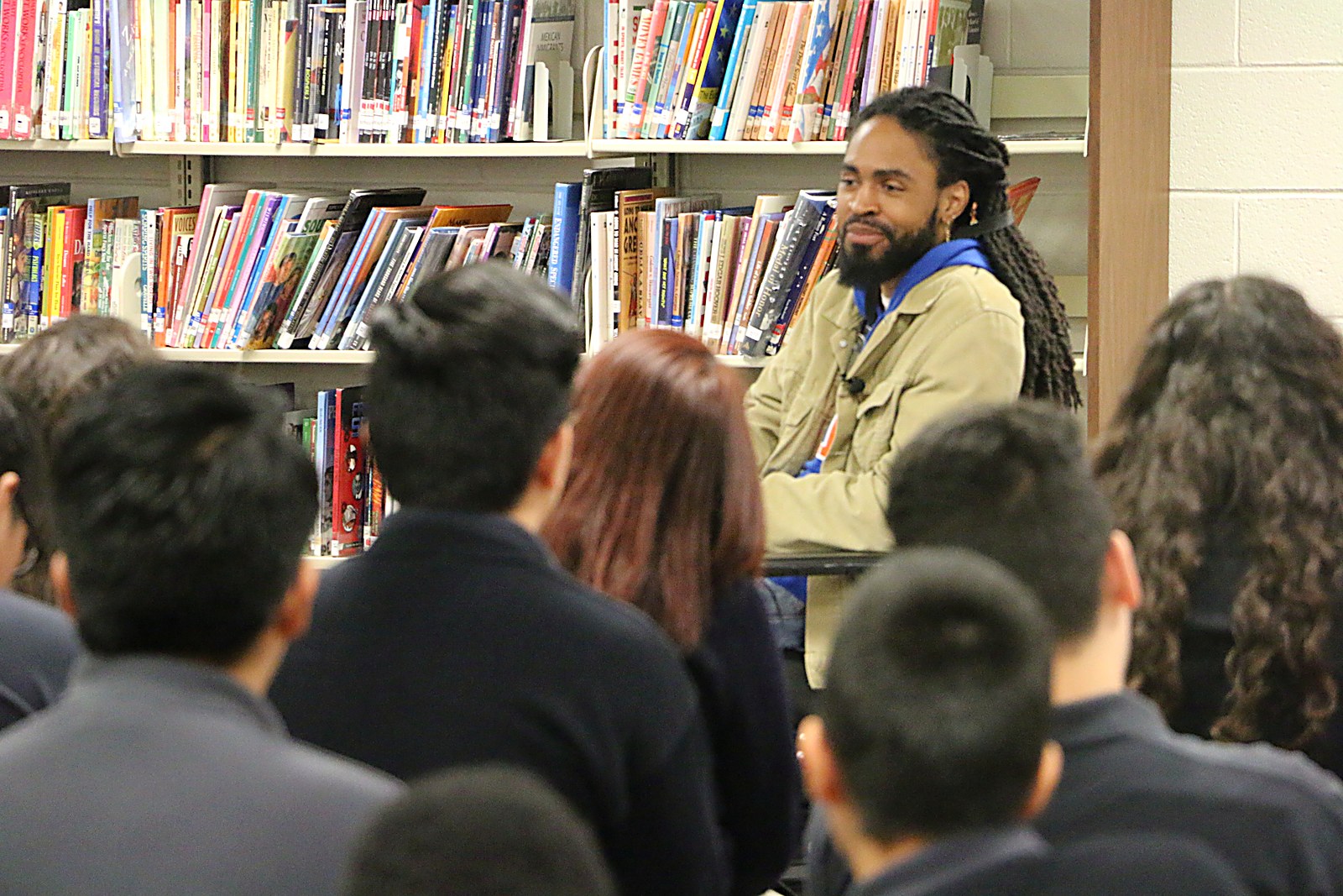 Que Crane in conversation with students